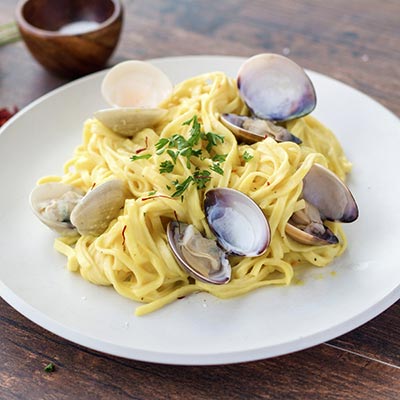 Linguine with Clams in Saffron Alfredo Sauce